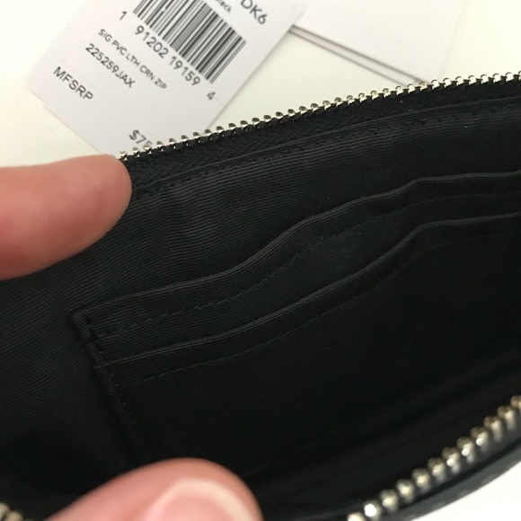 FINAL PRICE: NWT Coach wristlet - Picture 4 of 7